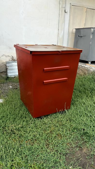 Продаются мусорные баки