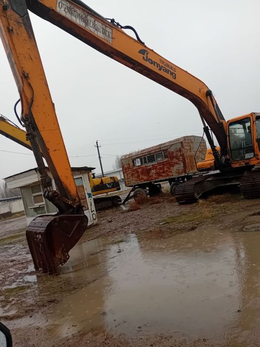 Продаётся экскаватор гусеничный Жунянг