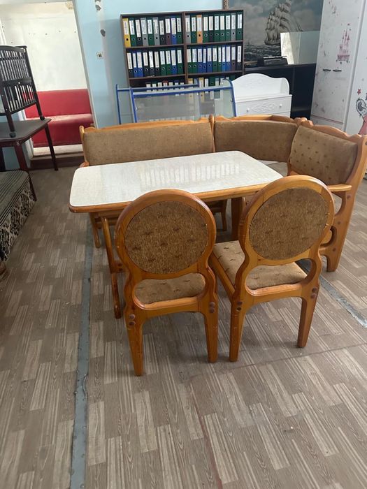 Продается стол со стульями для кухни!