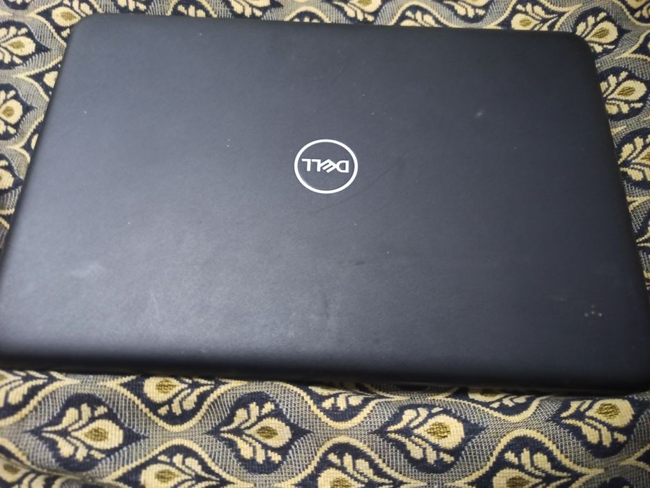Ноутбук DELL в нормальном состояние