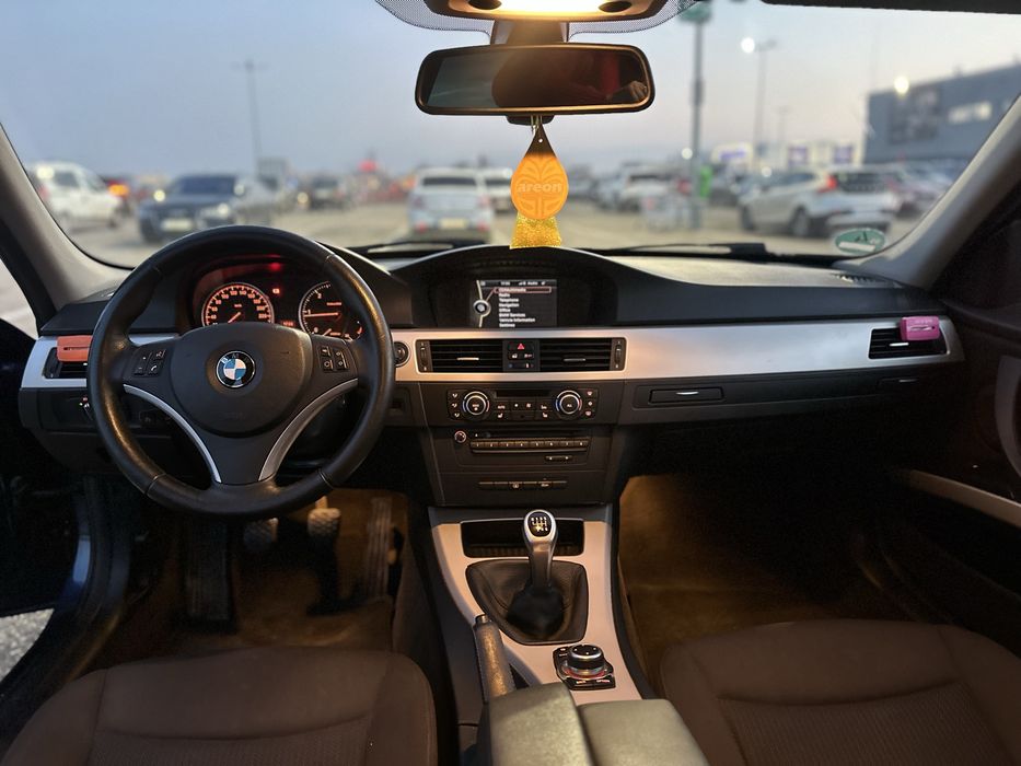 BMW E90 318D facelift