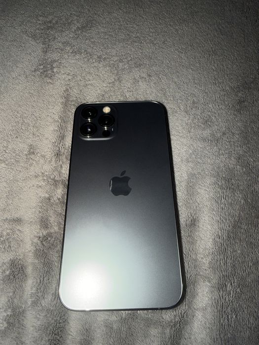 Dau la schimb ps4,1tb , iphone 12 pro 128 gb, mufa trebuie schimbata si mai am cateva jocuri la ps4, accept si oferte cash