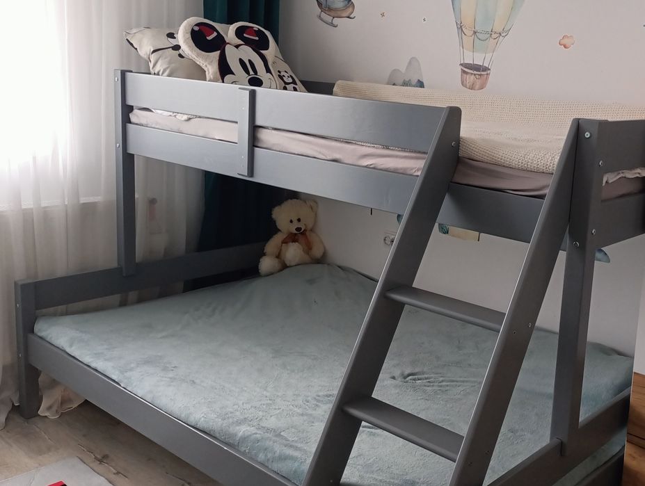 Vând pat supraetajat copii