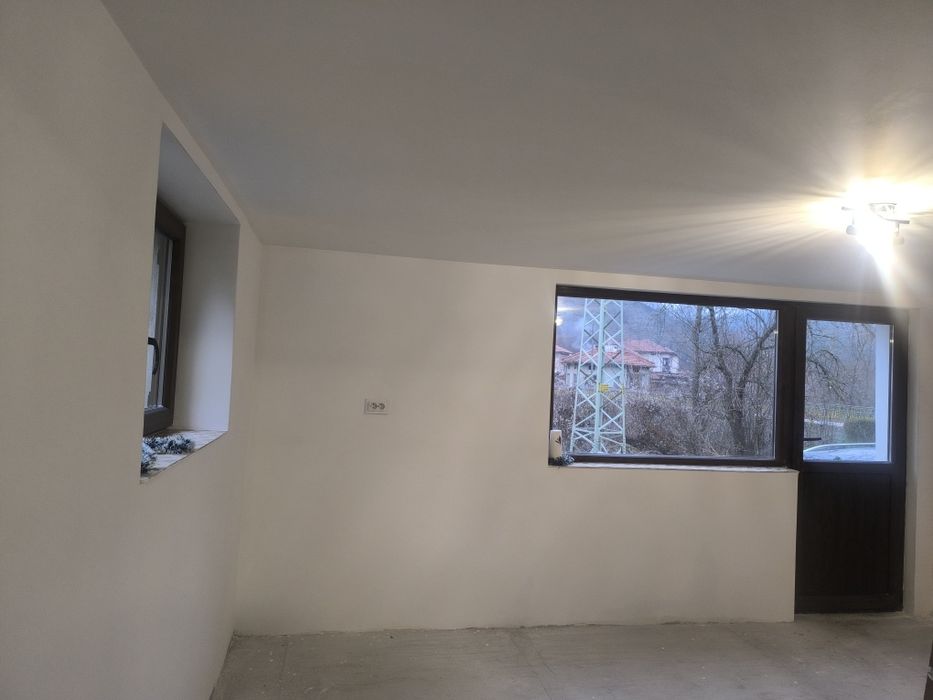 Продавам масивна къща