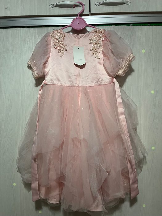 розовое, пышное платье