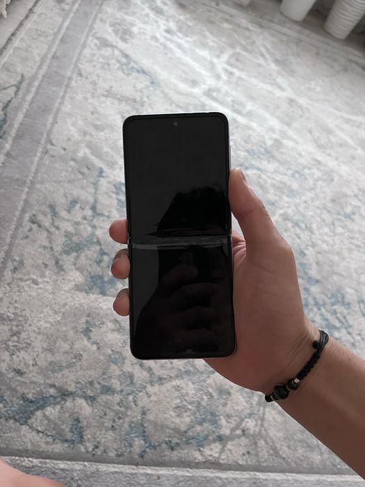 продается Samsung zip flip 3