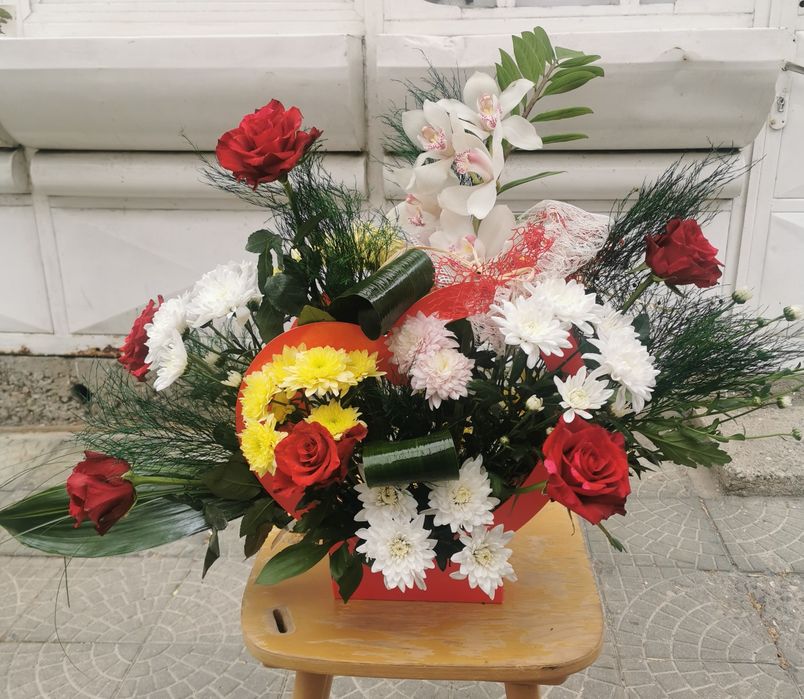 Цветя, букети, аранжировки, венци в град Пещера