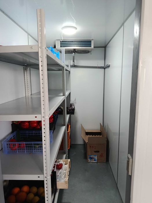 Холодильная и морозильная камера