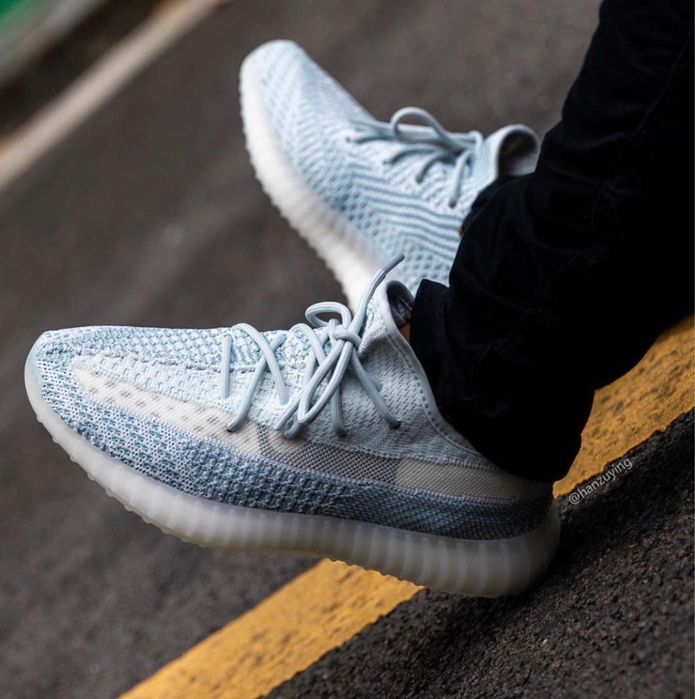 Отново Yeezy Boost 350 V2 “CLOUD WHİTE”