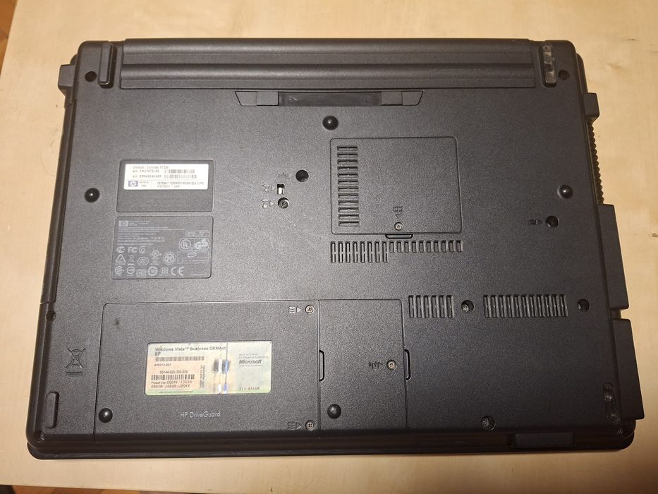 Laptop HP Compaq 6720s functional, hard schimbat cu SSD 200 GB