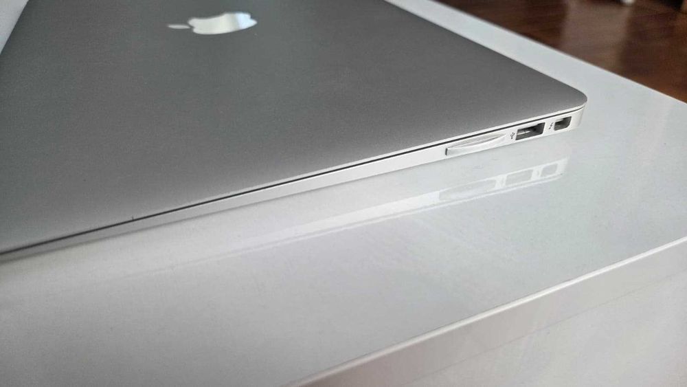 MacBook Air 13" 2017 (A1466) | 8GB RAM | 512GB SSD | macOS Monterey