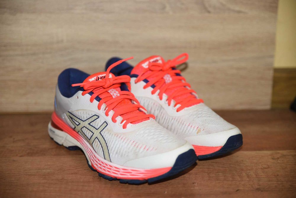 Asics оригинални дамски маратонки, размер 39