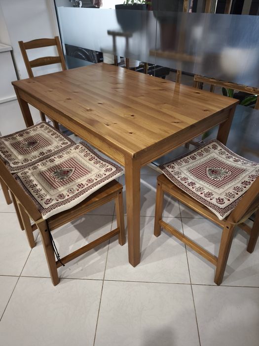 Set masa cu patru scaune