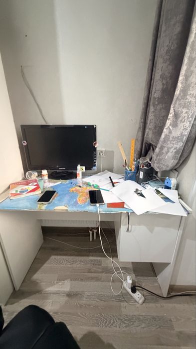 Шкаф и писменный стол  белый