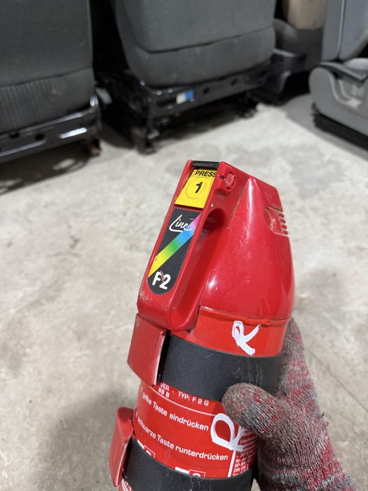 Огнетушитель (Gloria) на BMW e34