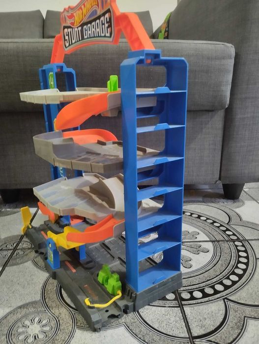 Hot Wheels  гараж/паркинг -29 лв. Автовоз -23 лв.