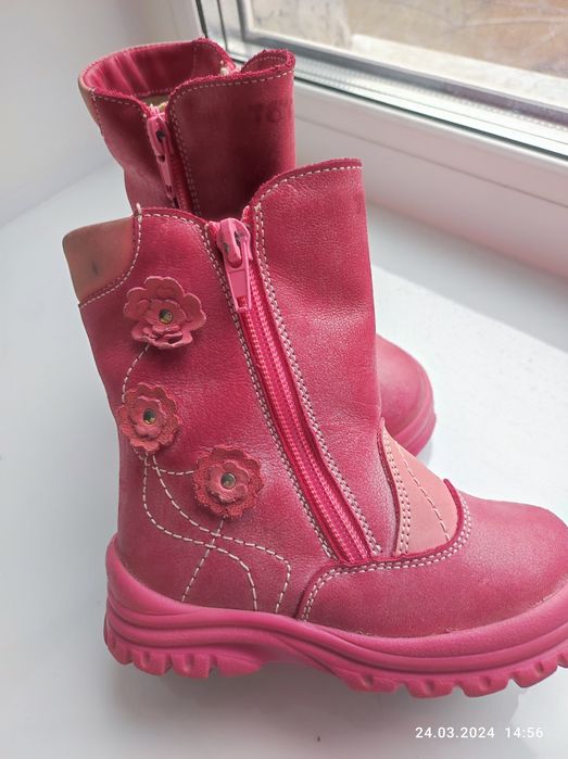 Продам детскую кожаные сапожки