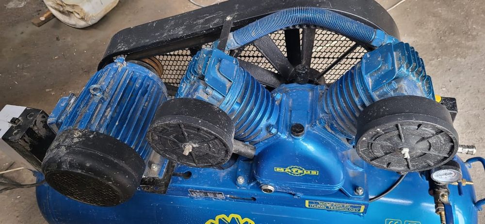 Продам электрический компрессор.