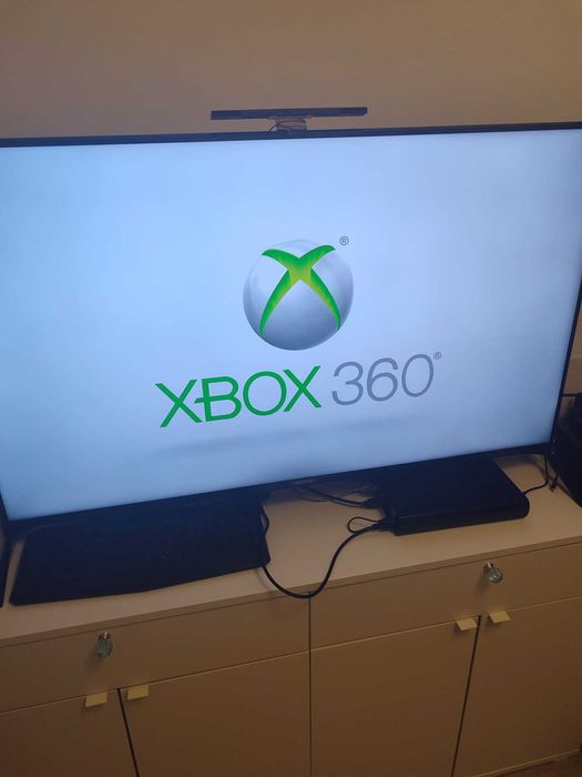 Vand Xbox 360 Phat cu modare pe stick si o maneta wireless