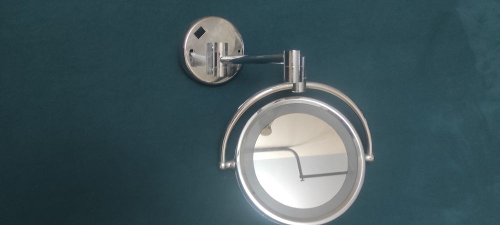 Зеркало с регулировкой