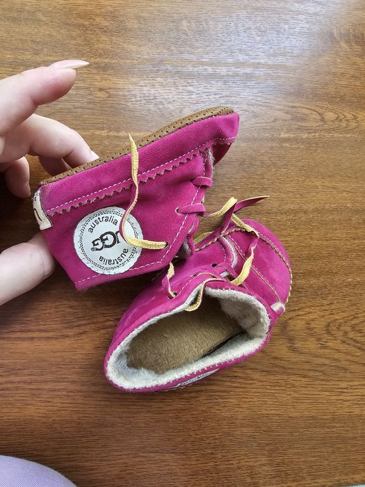 Обувь уги оригинал  для новорожденного