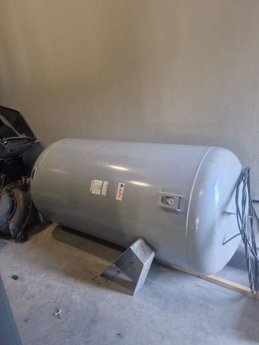 Продам две ёмкости.