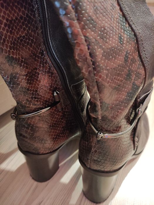 Стилни кожени  ботуши до коляното