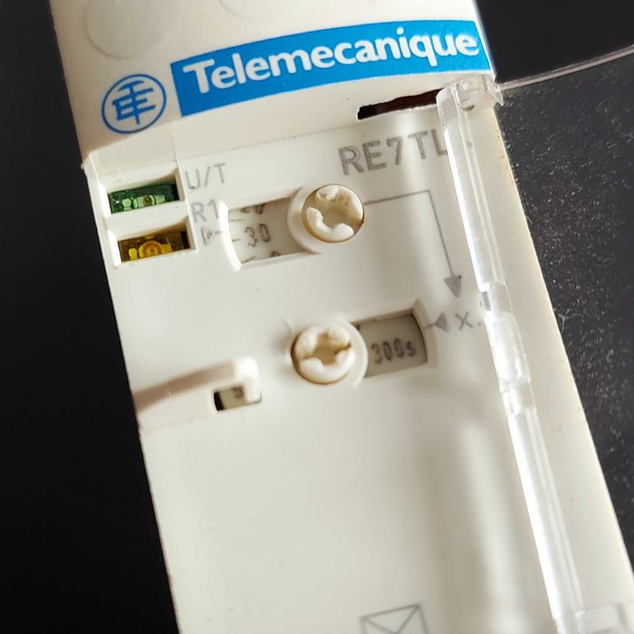 Releu temporizare Schneider RE7TL 11BU Telemecanique
