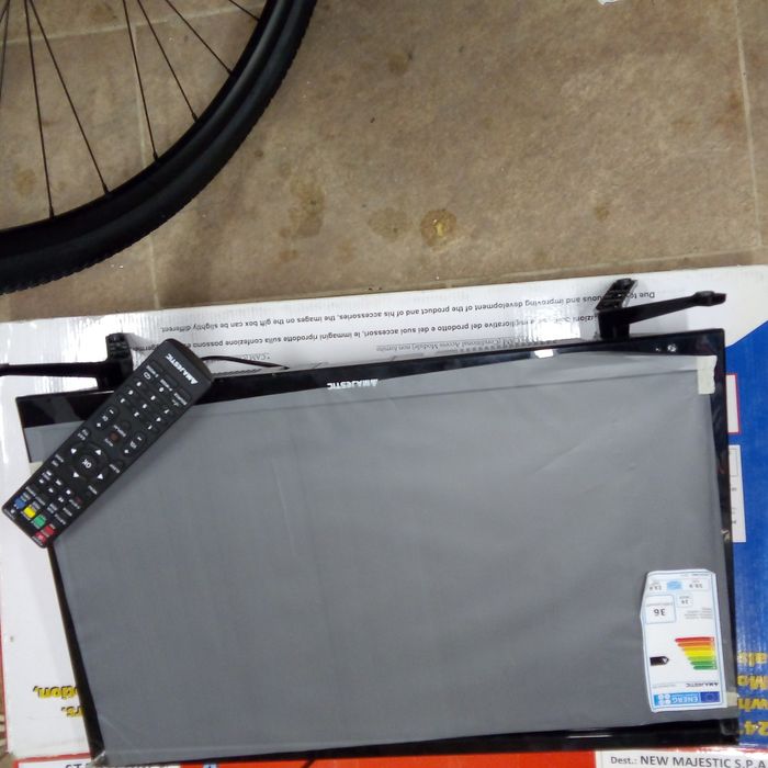 Tv led diagonala 61 cm // dvb-c /T2/S2