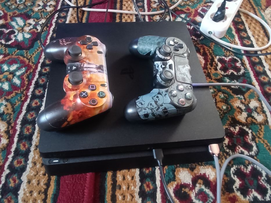 Playstation 4 slim