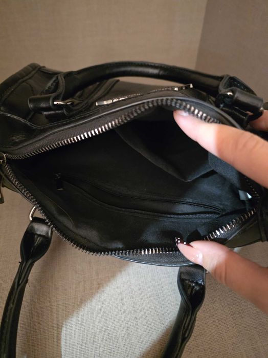 Черна кожена чанта