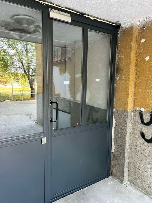 Продава се входна врата!