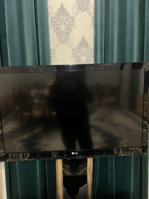 телевизор 42 LG  чистий карея