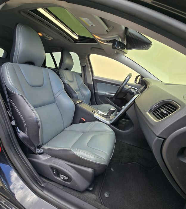 Volvo V60 Plug-In Hybrid * 283 Cp * Summum * R-Design * 4x4 * Key-less