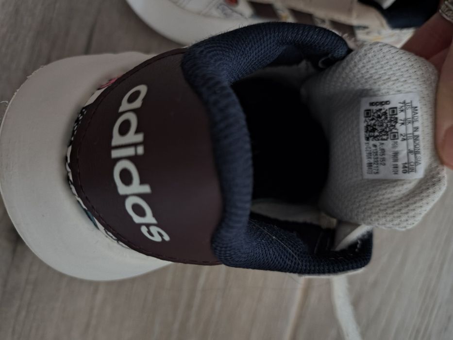Adidași mărimea 24