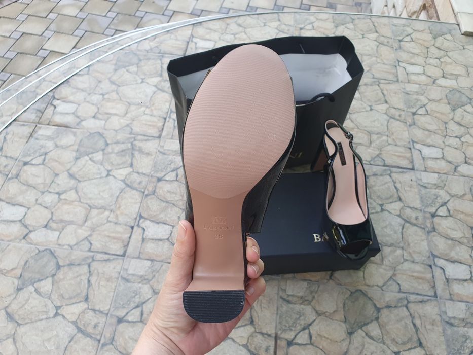 Basconi кожаные босоножки