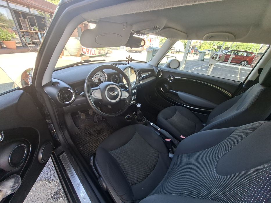 Mini cooper 1.6 i. Model 2010  1990euro