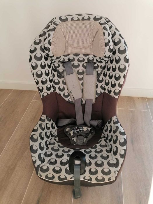 Scaun Chicco 9-18 kg pentru masina