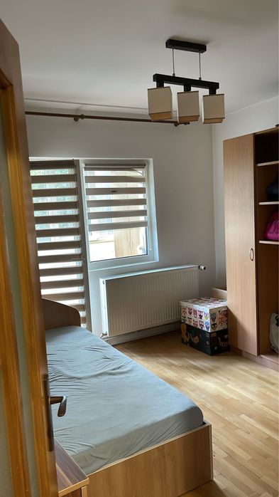 Persoana fizica inchiriez urgent apartament 4 camere in zona centrala