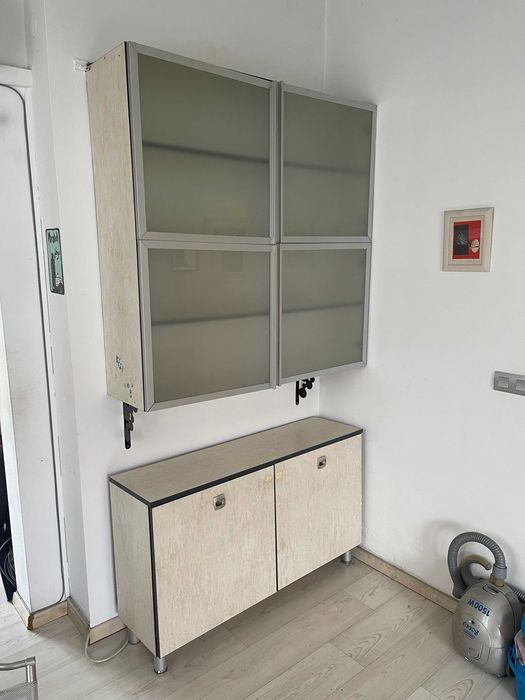 2 шкафа - врати с матирано стъкло и алуминиеви рамки