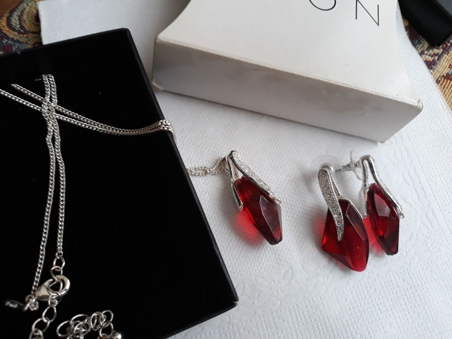 Страхотно ново Колие и обици с рубин