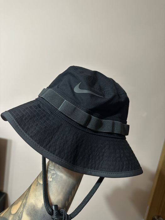 Шапка идиотка Nike .Размера е универсален.
