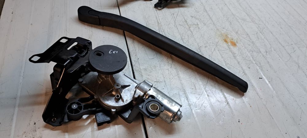 Motoraș ștergător haion BMW e61 150lei