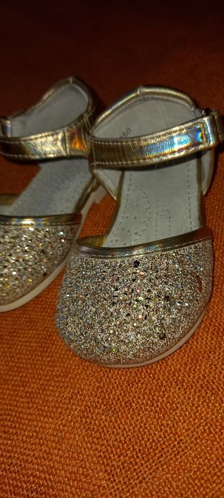 Продам детские туфельки