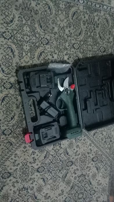 Электро секатор,продам срочно