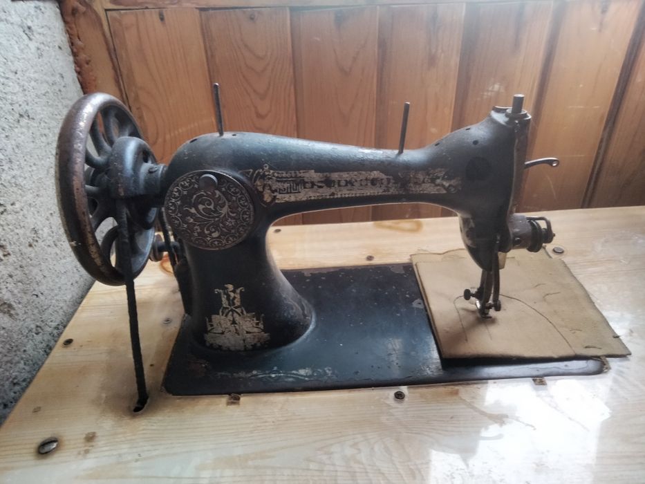 Швейная машина Zinger