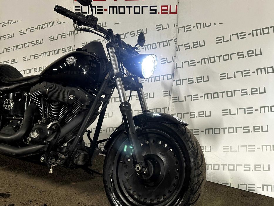 Bobber Harley Davidson Softail FatBoy - Stage 1 - sunet de vis