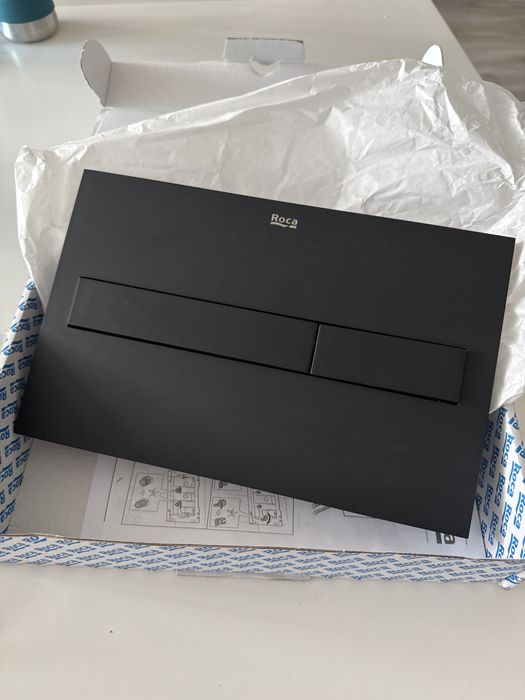 Бутон за вграждане тоалетна Roca matt black