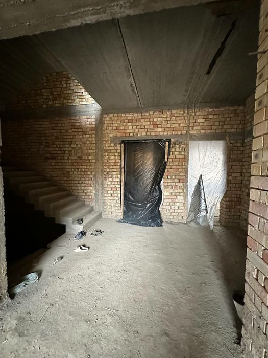 Мехнат 3,5 сот 6 хона , 4 та санузел, тулик подвол