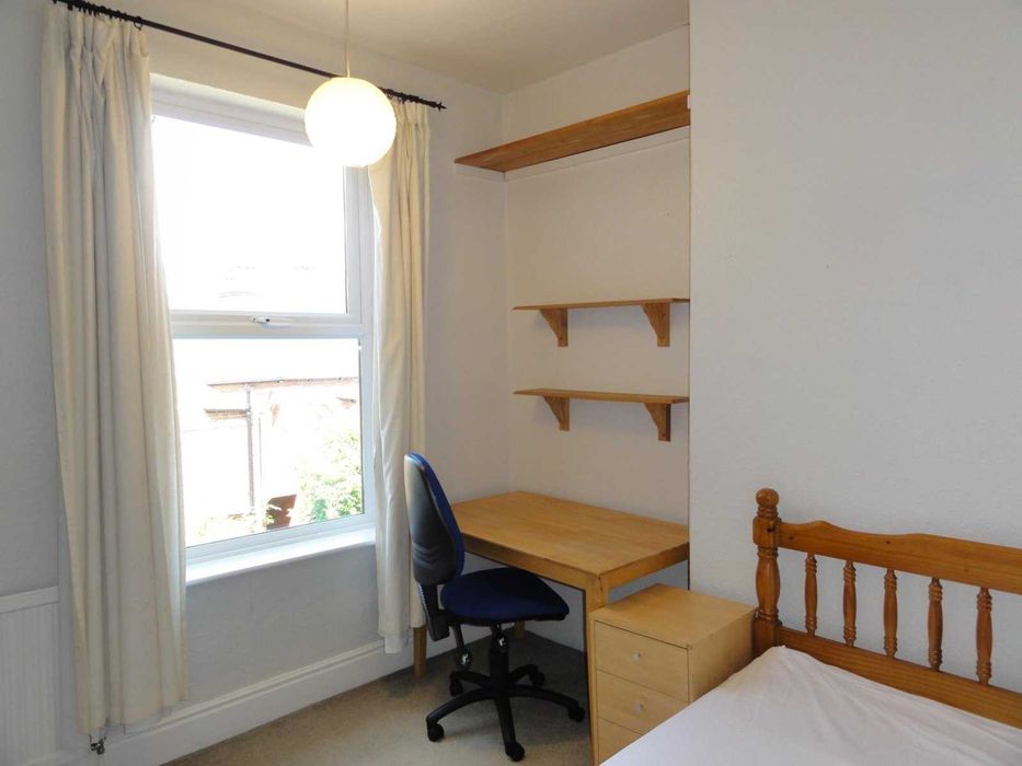 Дава се под наем Тристаен апартамент в София, Център - 80 кв.м за 499.8 € - Снимка #3